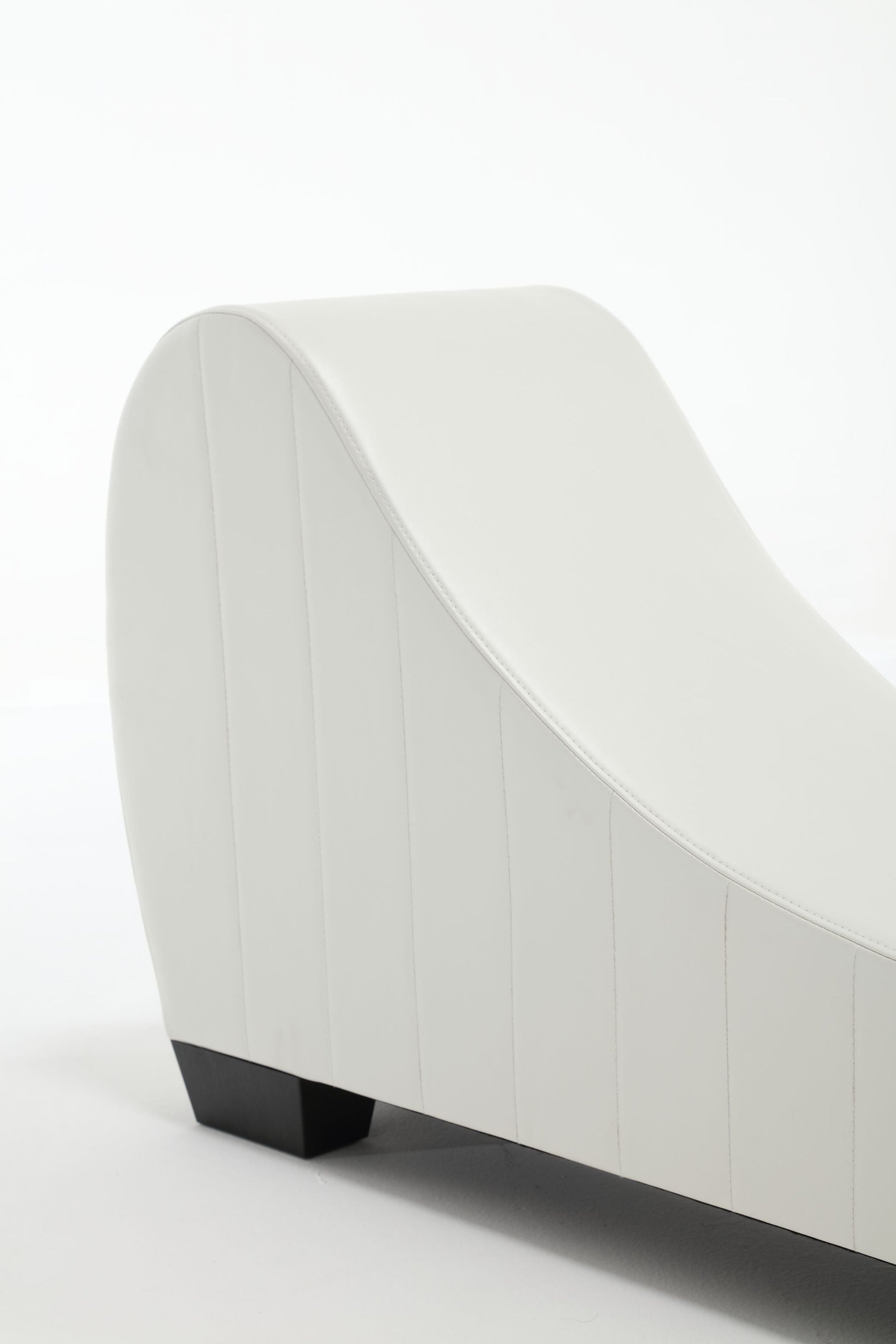 Modern Yoga Chaise Lounge – Curved Faux Leather Accent Chair in White