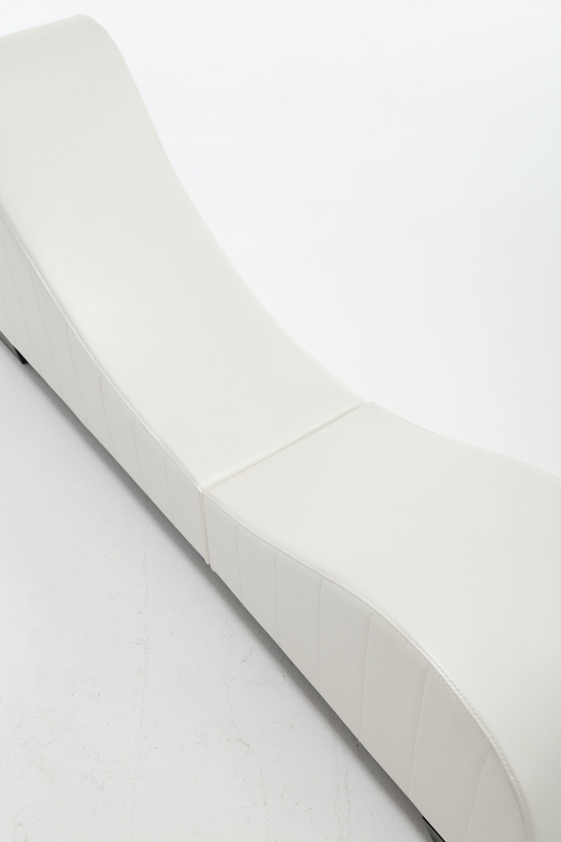 Modern Yoga Chaise Lounge – Curved Faux Leather Accent Chair in White