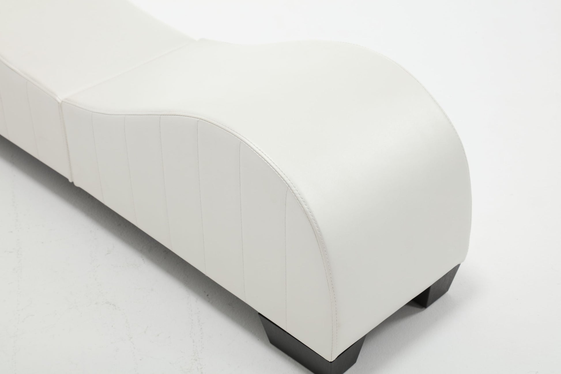 Modern Yoga Chaise Lounge – Curved Faux Leather Accent Chair in White