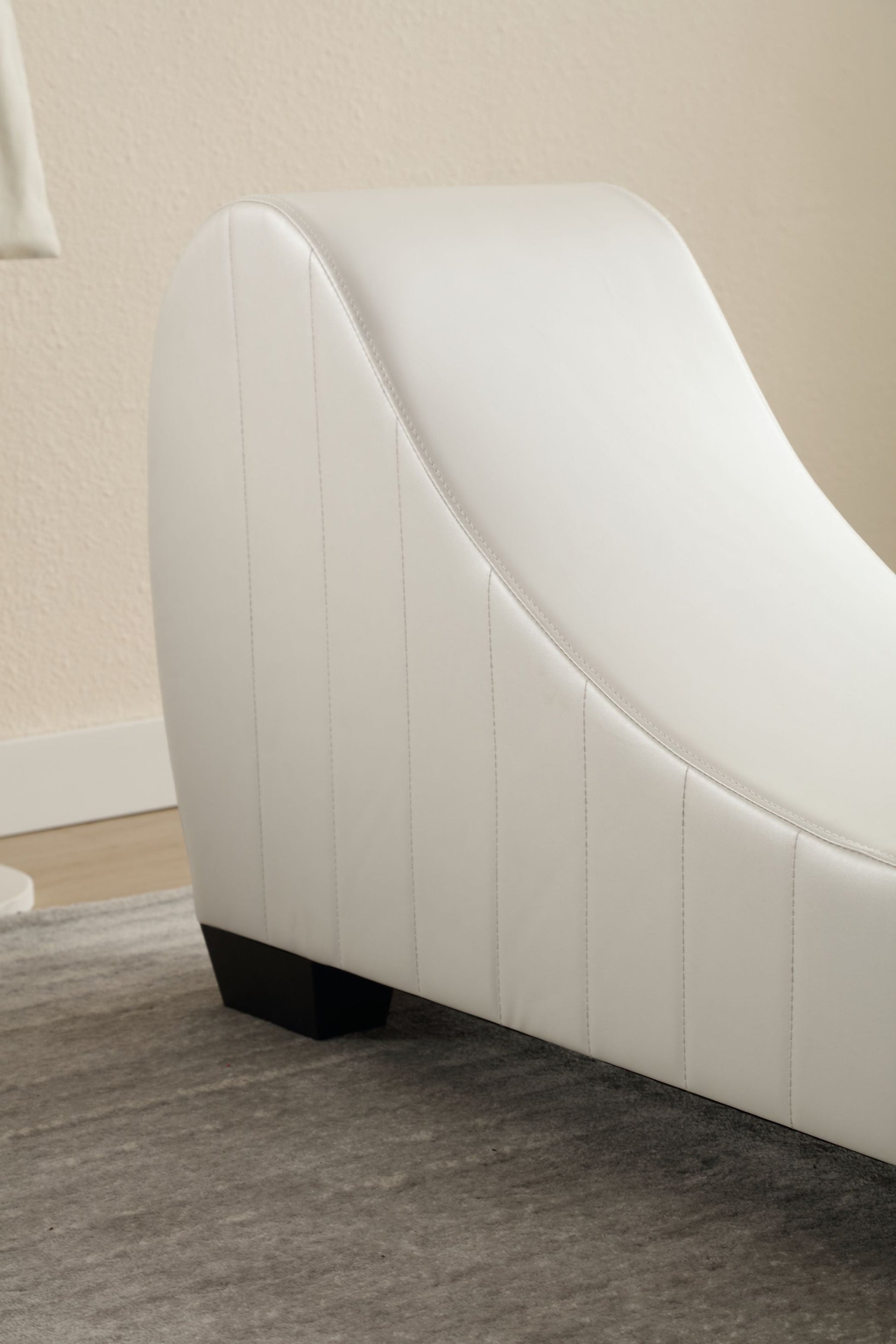 Modern Yoga Chaise Lounge – Curved Faux Leather Accent Chair in White