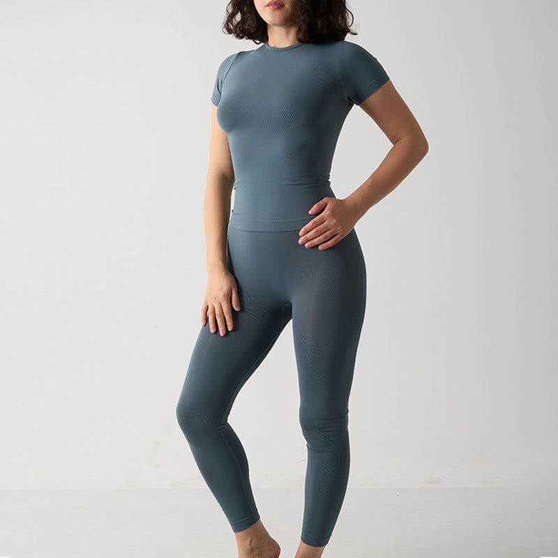 Seamless 2-Piece Activewear Set featuring a short sleeve sport t-shirt and long leggings in a stylish blue-gray color.