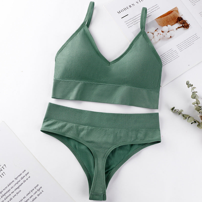 Green seamless underwear set featuring a ribbed bralette with adjustable straps and matching thong. Comfortable and breathabl