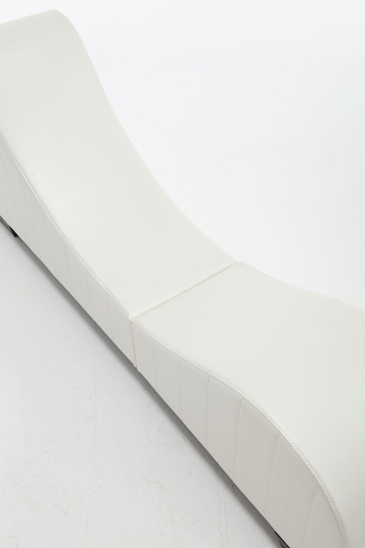Modern Yoga Chaise Lounge – Curved Faux Leather Accent Chair in White