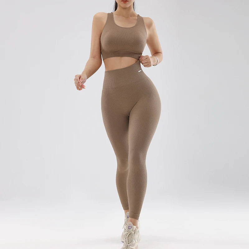 Peach Hip Fitness Set with Bra & Leggings - Classyfashion24.com